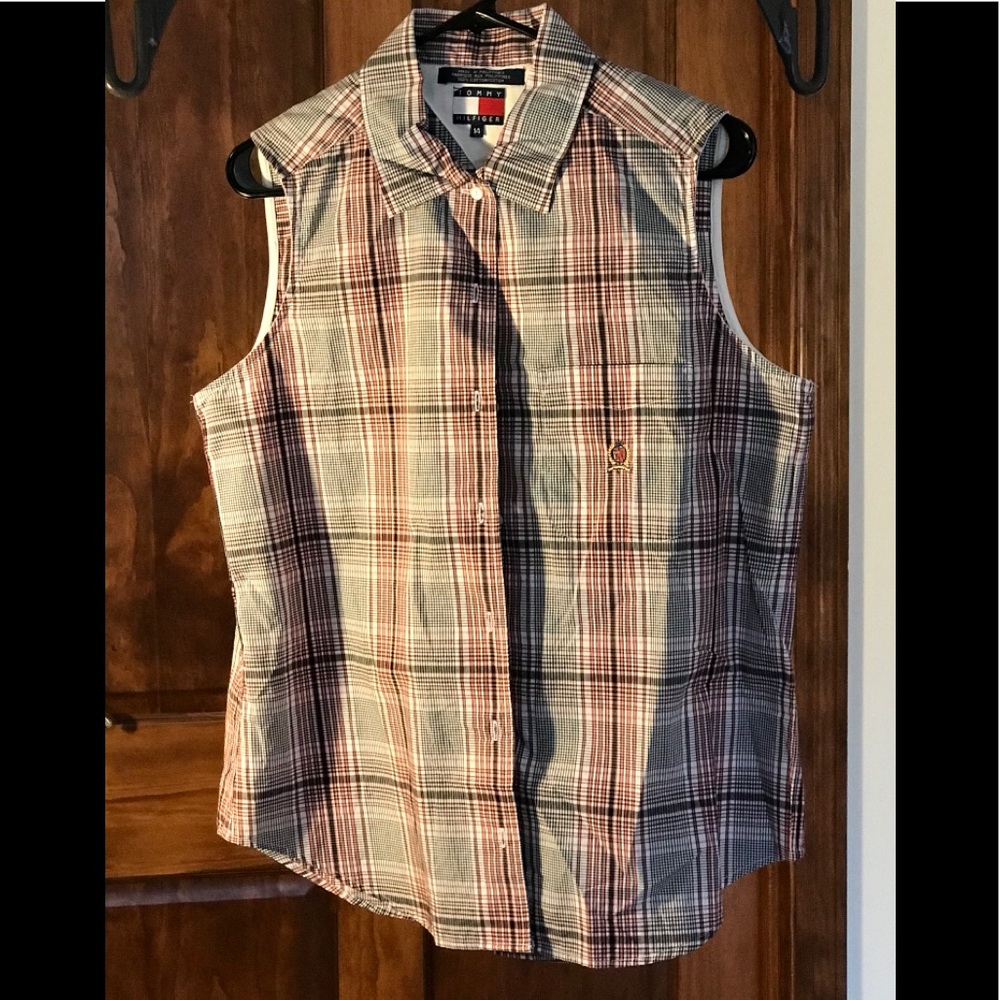 Tommy Hilfiger sleeveless button-up shirt